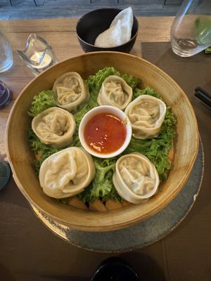 A starter: according to the menu vegetarian dim-sum, BUT it’s vegan actually 🤩  at Sushi Buzz in Brussels