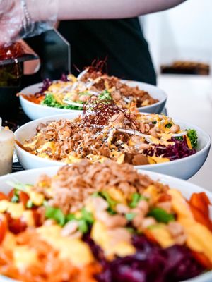 Create your own vegan bowl! 💚 at Áro in Kassel