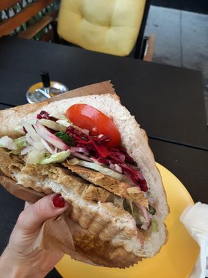 you can see the thickness of the slices in the photo at Dönermeister in Vienna