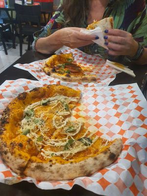 A pizza é muito gostosa, com fermentação de longa duração. at Time To Vegan Food in Sao Paulo