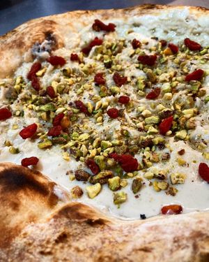 Chocolate branco com pistache at Time To Vegan Food in Sao Paulo