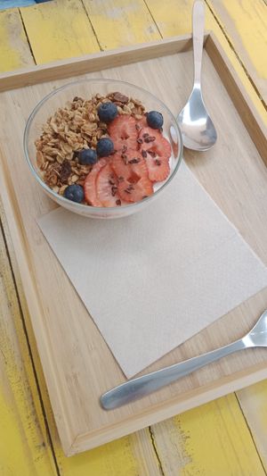 Bol de yogur con frutos rojos y muesli at The Krass Corner in Tenerife