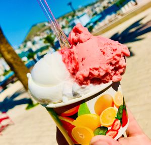 Strawberry and lemon at Kayak Gelato & Frozen Yogurt in Sarande
