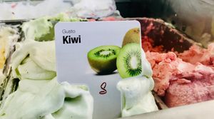 Kiwi vegan gelato at Kayak Gelato & Frozen Yogurt in Sarande
