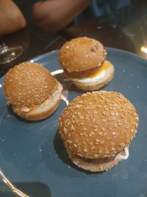 Miniburguers at Velada in Barcelona