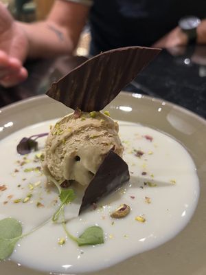 Crema inglesa con helado de pistacho  at Velada in Barcelona