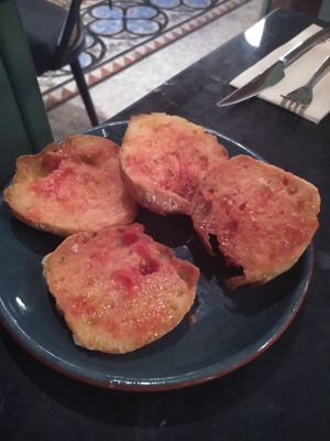 Pan de tomates at Velada in Barcelona