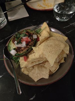 Aguacate a la plancha con nachos at Velada in Barcelona