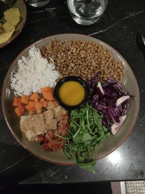 Bowl combinado at Velada in Barcelona