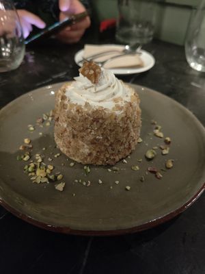 Pastel de pistacho at Velada in Barcelona