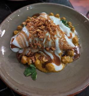 Samosa chaat with yogurt sauce at Velada in Barcelona
