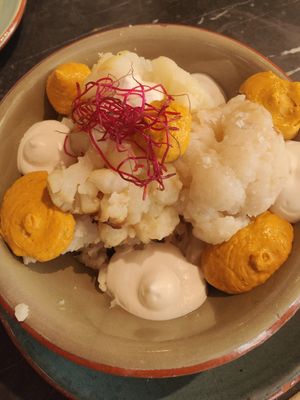 Coliflor tika masala. Es coliflor hervida... at Velada in Barcelona