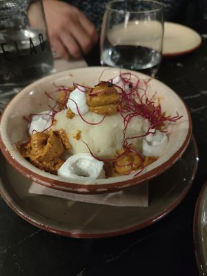 Coliflor con salsas at Velada in Barcelona