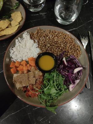 Bowl completo at Velada in Barcelona