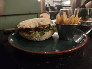 Hamburguesa de pulled at Velada in Barcelona
