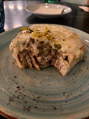 Cake of the day (cinnamon roll + pistachio cream) at Velada in Barcelona
