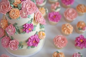 Floral wedding at Sweets & Treats Bakery in Waddinxveen