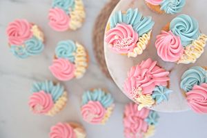 Gender reveal cupcakes  at Sweets & Treats Bakery in Waddinxveen