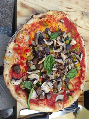 Kamuts Pizza Vegetariana at L'Epizzeria fredo in Ajaccio