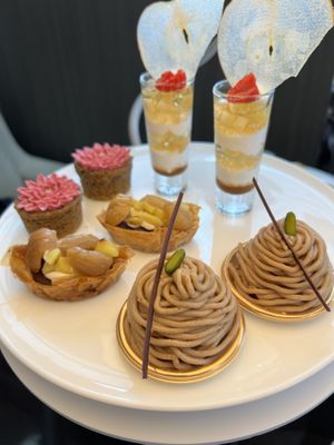 Sweets plate  at Lounge & Dining G in Tokyo