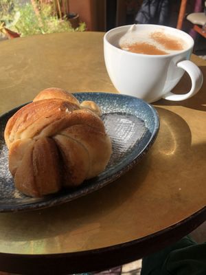 Chai latte and kanelbolle  at Papegoye in Oslo