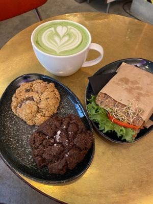 Matcha latte, cookies and a sandwich  at Papegoye in Oslo