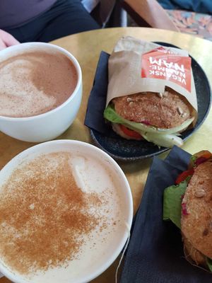 Hot chocolate, chai latte, beet-hummus sandwich with sundried tomatoes and paprika at Papegoye in Oslo