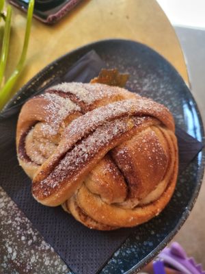 Cinnamon Bun at Papegoye in Oslo