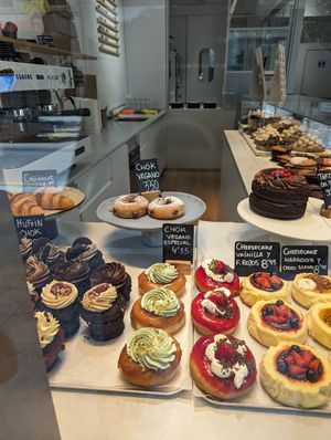 Vegan pistachio donut at Chök - Valencia in Valencia