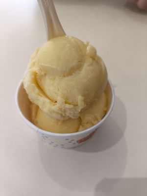 Passion fruit two scoops at Gelados & Companhia in Faro