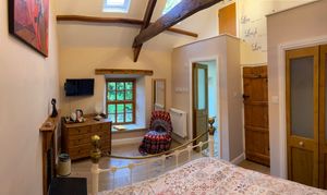 Towy - double bedroom with en suite at OakleyWales in Newcastle Emlyn