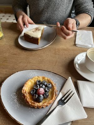 Veganer Carrot Cake   at Lucille Kaffeehaus in Frankfurt