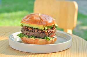 La vida sabe mejor con cebolla caramelizada! Digo, las hamburguesas.
¿Probaste nuestra burger vibrante?
Es la combinación ideal entre ese dulce y salado que tanto nos encanta! at Sin Karma in Santa Cruz