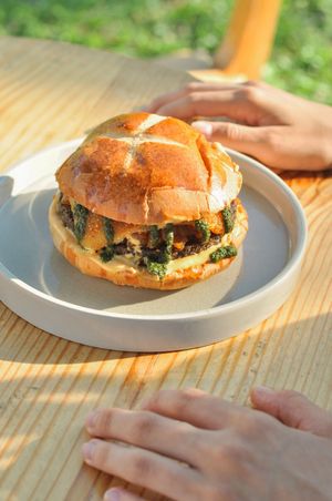 ¿Qué te parece si te mostramos que lo vegetariano también puede ser delicioso?! 🤔🍔
Nuestra hamburguesa vegetariana es la mejor opción para aquellos que buscan sabores ún at Sin Karma in Santa Cruz