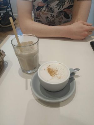 Hot and cold chaï latte at Whitely Kyoto in Kyoto