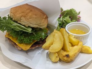 Cheese burger 10/10 at Whitely Kyoto in Kyoto