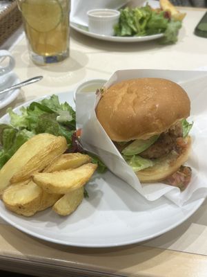 Avocado Salsa Burger   at Whitely Kyoto in Kyoto