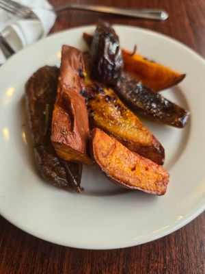 Potato wedges at Wahpepah's Kitchen in Oakland