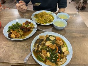 Overall dishes comes with free soup  at SuManYuan 素满园 - People's Park Centre in Central Singapore