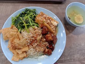 Bee hoon at SuManYuan 素满园 - People's Park Centre in Central Singapore