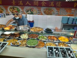 Food choice at SuManYuan 素满园 - People's Park Centre in Central Singapore