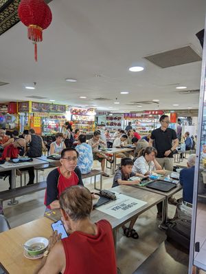 Gets busy at lunch time at SuManYuan 素满园 - People's Park Centre in Central Singapore