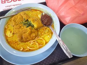 Laksa $3.50 (1 Oct'24), served with complimentary soup at SuManYuan 素满园 - People's Park Centre in Central Singapore
