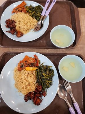 super delicious food!! at SuManYuan 素满园 - People's Park Centre in Central Singapore