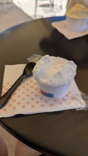 Citroenijsje klein at Ice ConeTainer in Rhodes