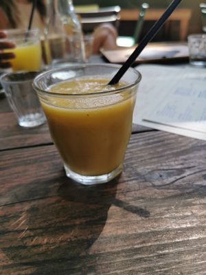 Mango smoothie at In Kannen & Kruiken in Breda