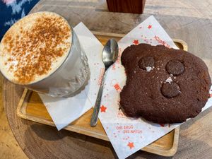 Pumpkin spice latte and chocolate cookie  at Caffénation goes Koco in Antwerpen