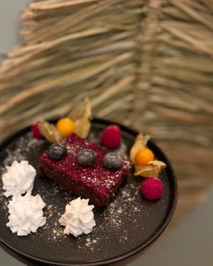 Veganer raspberry Brownie   at Tipu in Mannheim