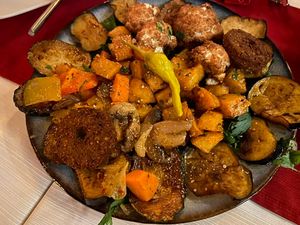 Vegan menu platter warm dishes  at Royal Lebanon in Giessen