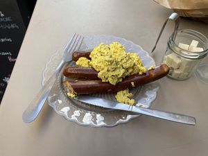 Scrambled tofu and vegan sausage for breakfast (self-service)  at Origin - Coffee Shop Végétal in Strasbourg